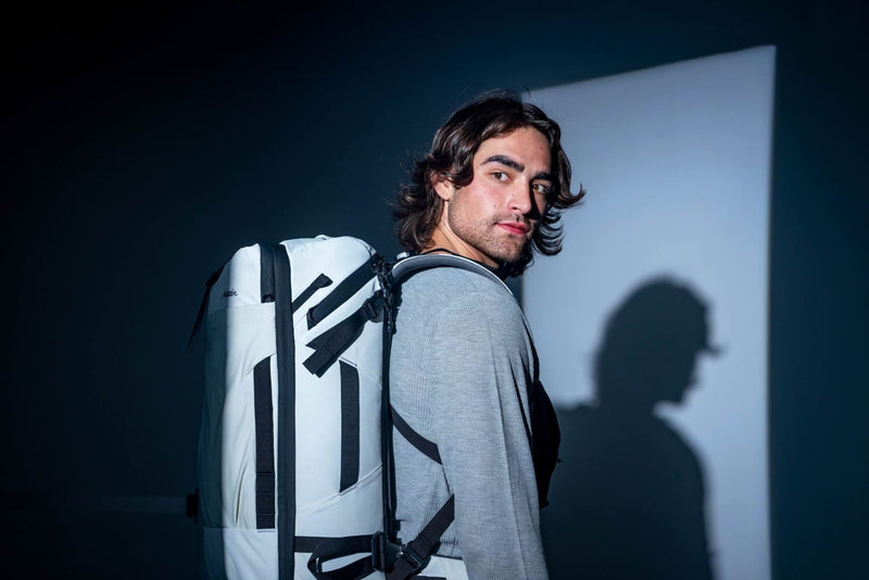 Matador GlobeRider35 Travel Backpack (white) - Handgepäckkonformer Rucksack für Weltreisen (35 liter) von Matador