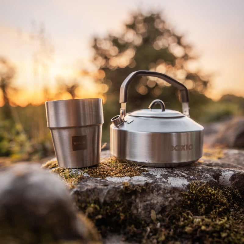 BOXIO COOK MAX+ Camping Kochset – Gaskocher Bundle mit Topfset, Geschirr & Besteck für 4 Personen