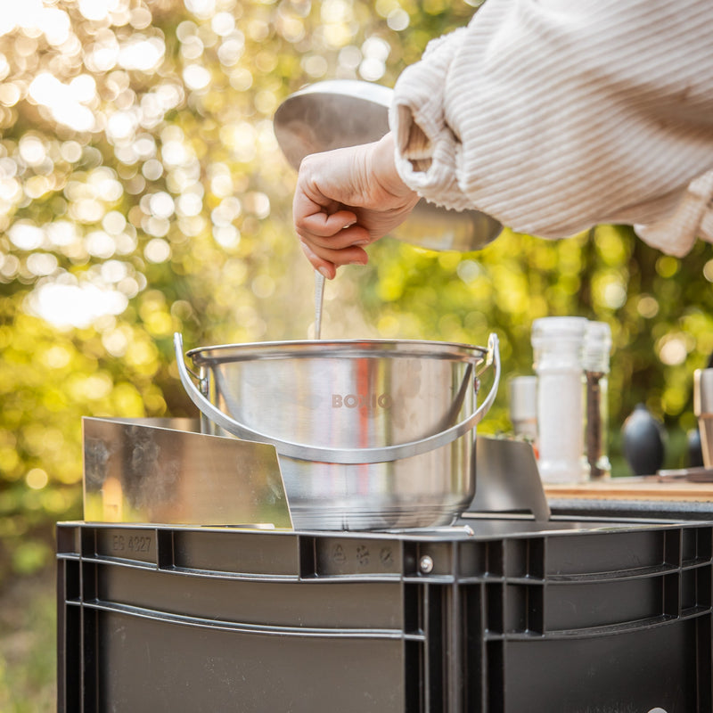 BOXIO COOK MAX+ Camping Kochset – Gaskocher Bundle mit Topfset, Geschirr & Besteck für 4 Personen