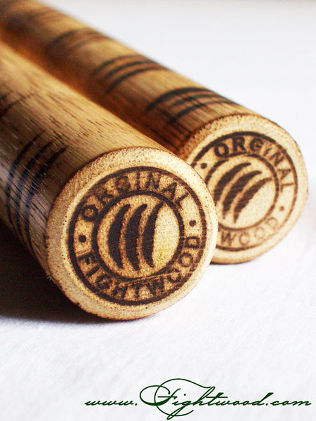 FIGHTWOOD® BURN Classic Rattan-Stöcke (Paar) – handgebrannt & lackiert