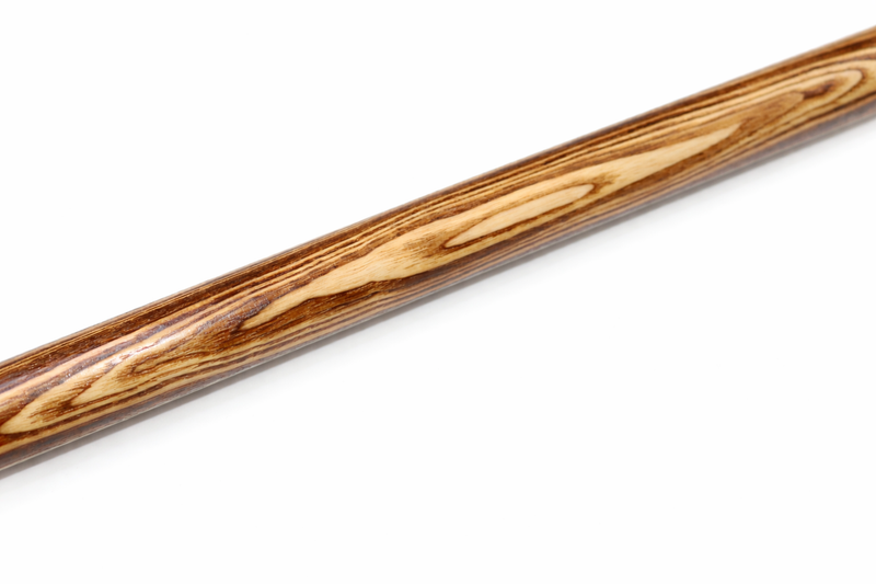 Detailansicht Burn-Finish: gebrannte Oberfläche am Esche Escrima Stock