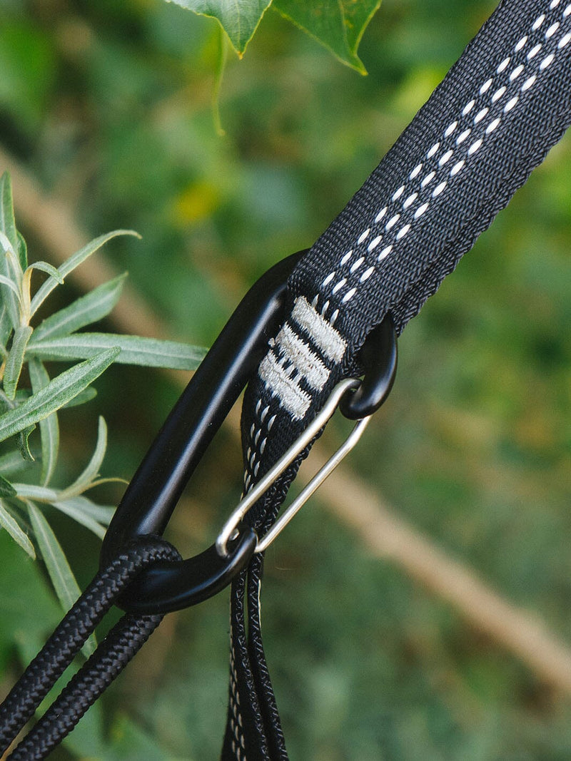 HÄNG Hammock + Suspension – Ultralight (850 g), 2-Person (250 kg+), knot-free setup in 60 sec, sustainable travel hammock