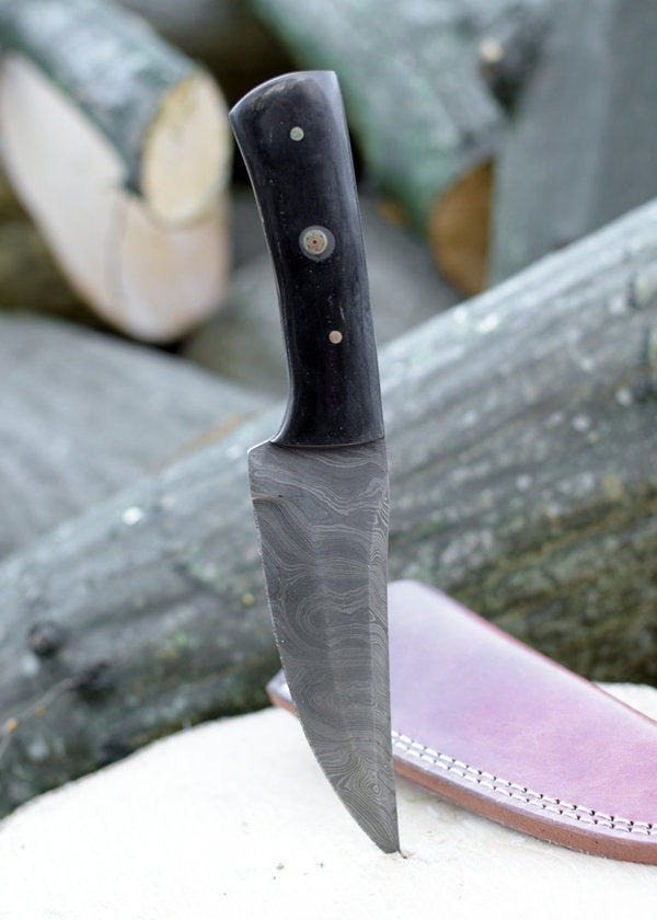 knife with Damascus steel blade and horn handle