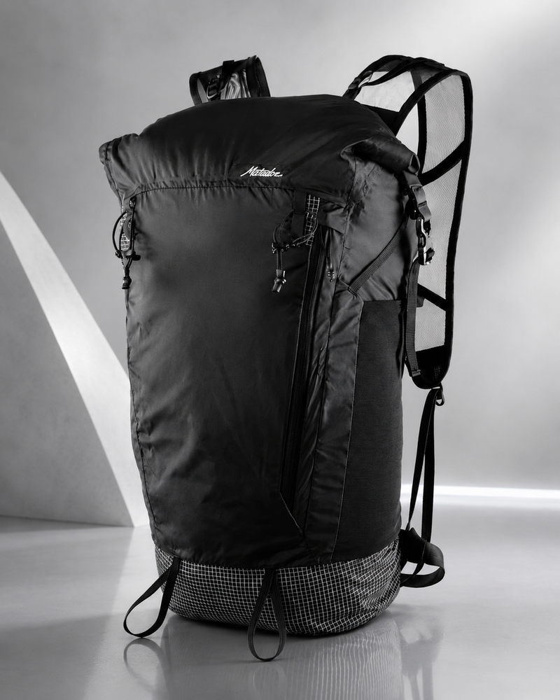 Ultraleichter Matador Freerain22 Reiserucksack mit Rolltop-Verschluss