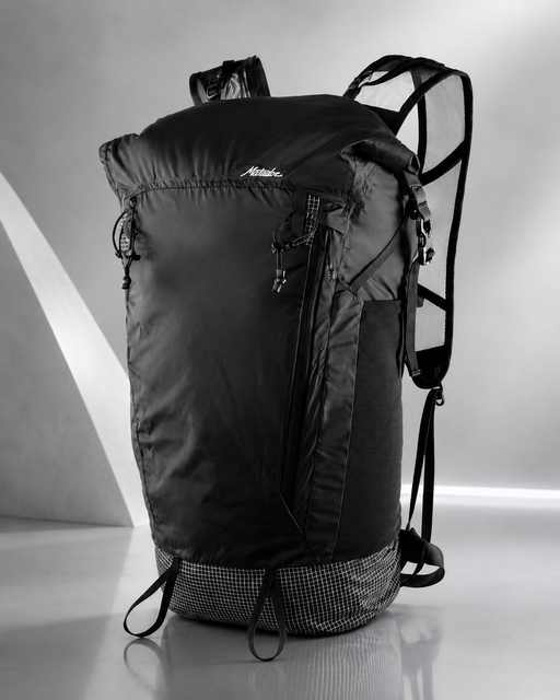 Ultraleichter Matador Freerain22 Reiserucksack mit Rolltop-Verschluss