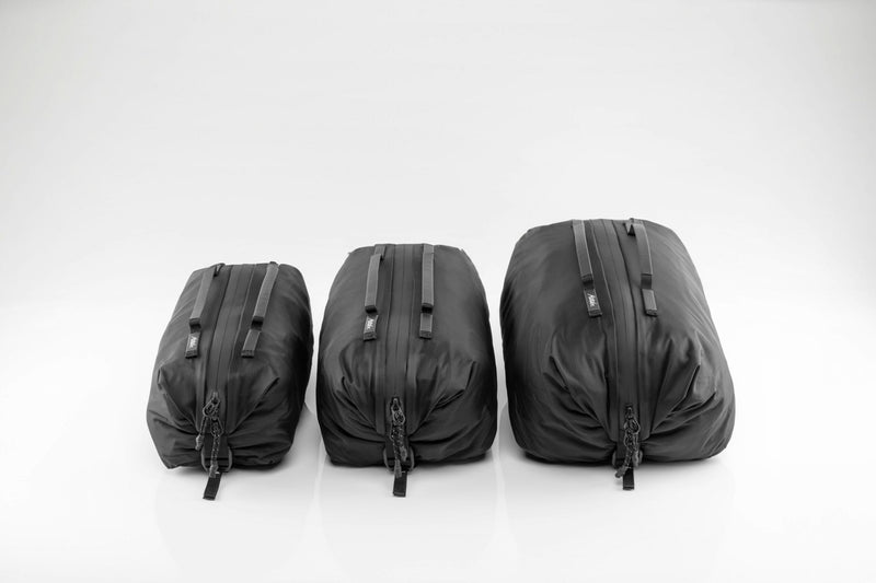 Schwarze Matador Packing Cubes mit YKK-Reißverschluss und Kompressionsriemen