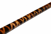 Detailaufnahme des Brandmusters auf einem 70 cm Rattan Trainingsstock