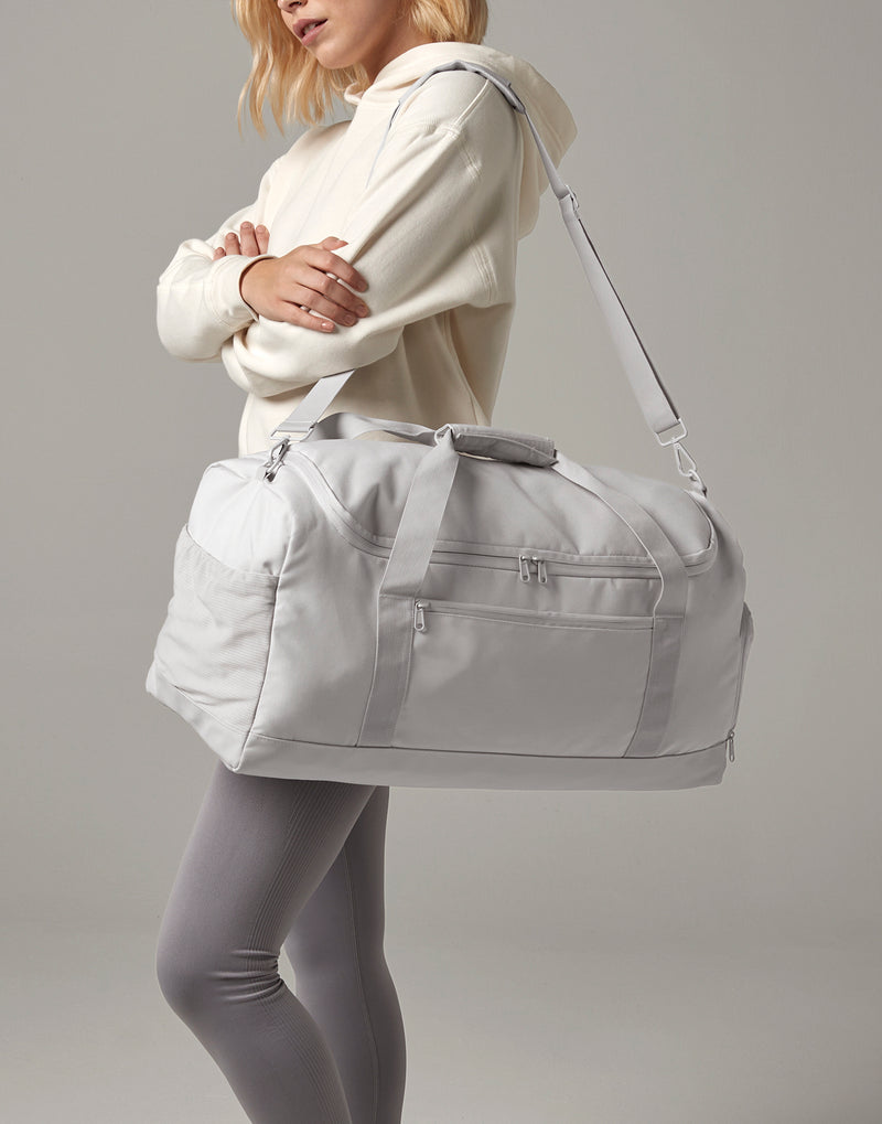 Fronttasche mit Reißverschluss und externer Netztasche