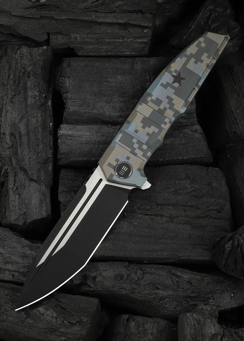 Pixel-Pattern-Titangriff des limitierten WE Knife Breach WE25077-3